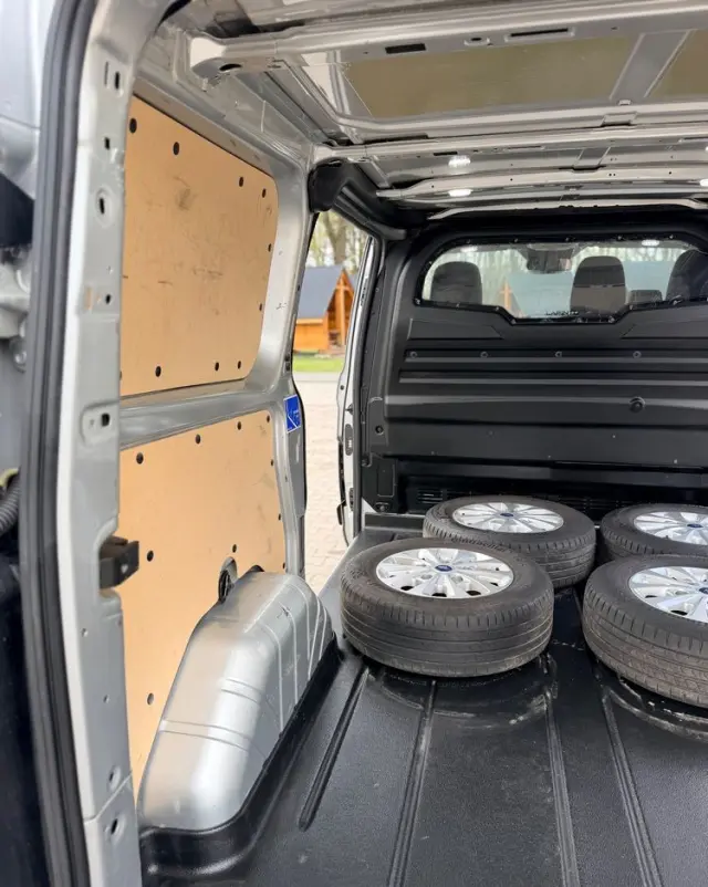 FORD TRANSIT CUSTOM  LIFT 2020r/ Webasto / 2,0 TDCI/130KM/KAMERA/BIX-ENON/ EURO 6/ASO/NISKI PRZEBIEG/LED/HAK/FV23%/6-DZWI/LONG 