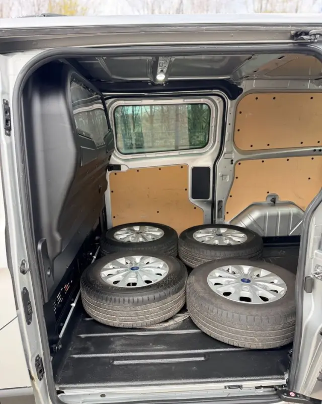 FORD TRANSIT CUSTOM  LIFT 2020r/ Webasto / 2,0 TDCI/130KM/KAMERA/BIX-ENON/ EURO 6/ASO/NISKI PRZEBIEG/LED/HAK/FV23%/6-DZWI/LONG 