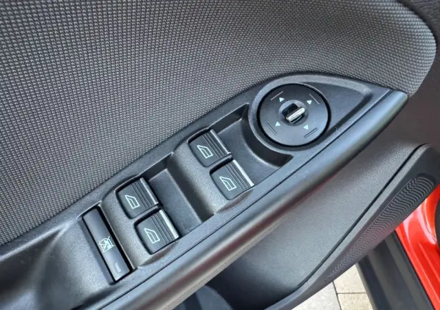 FORD Focus 1.6 TDCi DPF Champions Edition