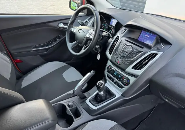 FORD Focus 1.6 TDCi DPF Champions Edition