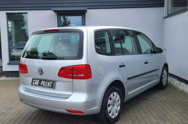 VOLKSWAGEN Touran 