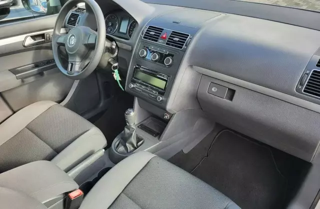 VOLKSWAGEN Touran 