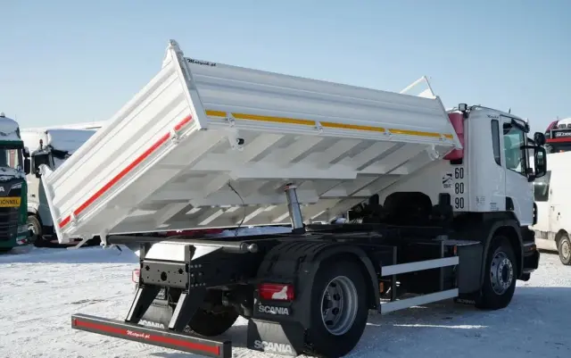 SCANIA P 360 / 4x2 / WYWROTKA 3 STRONNY KIPPER 4,5M / SPECJALNY /  EURO 6 / 