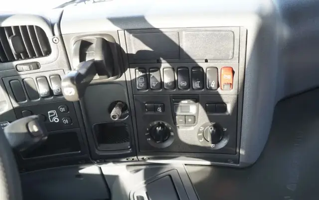 SCANIA P 360 / 4x2 / WYWROTKA 3 STRONNY KIPPER 4,5M / SPECJALNY /  EURO 6 / 