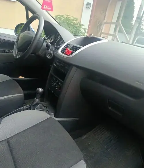 PEUGEOT 207 