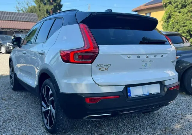 VOLVO XC 40 