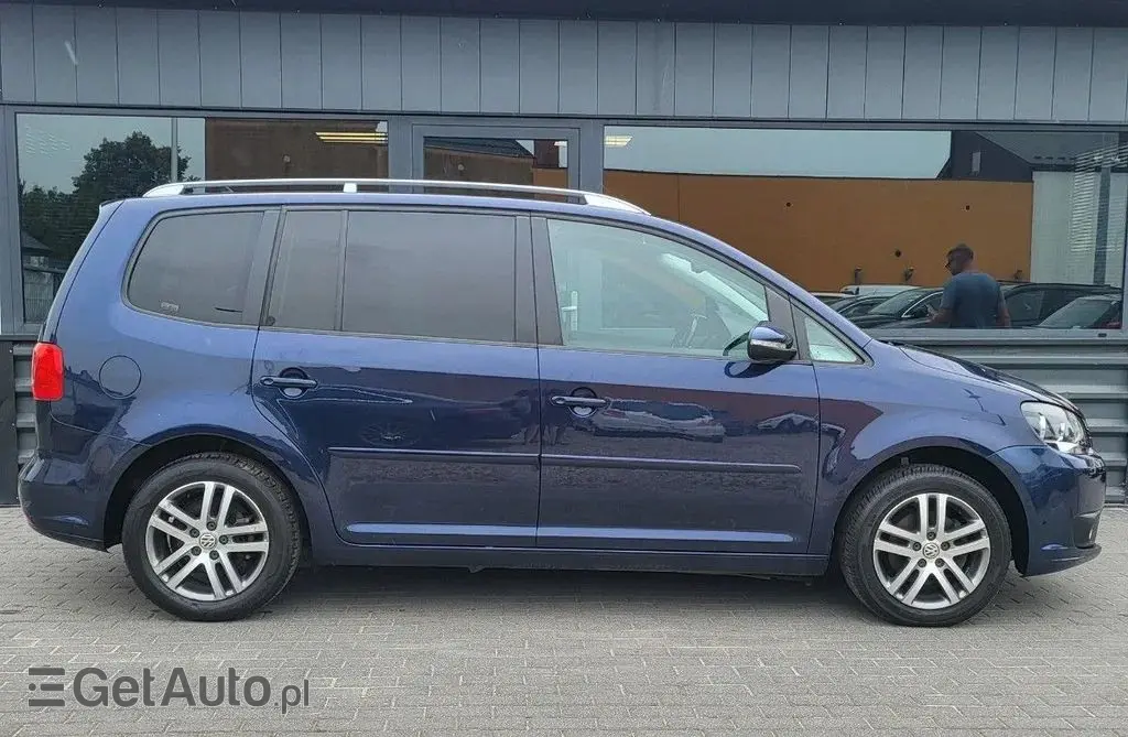VOLKSWAGEN Touran 
