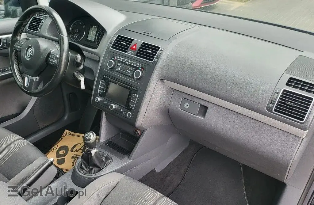 VOLKSWAGEN Touran 