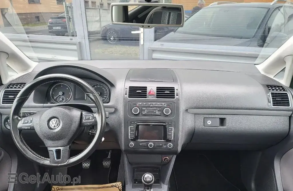 VOLKSWAGEN Touran 