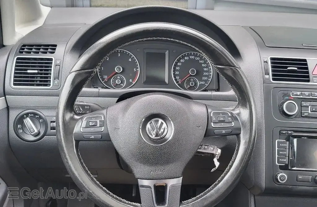 VOLKSWAGEN Touran 