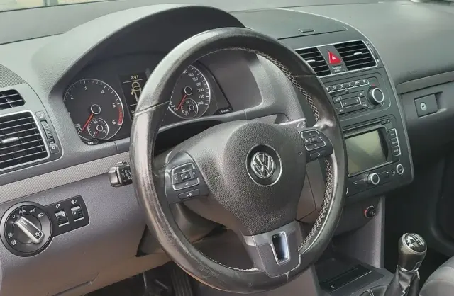 VOLKSWAGEN Touran 