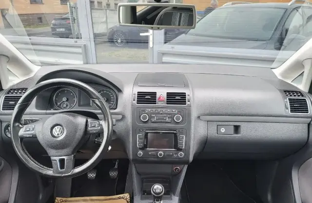 VOLKSWAGEN Touran 