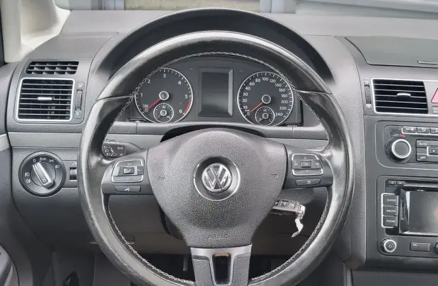 VOLKSWAGEN Touran 