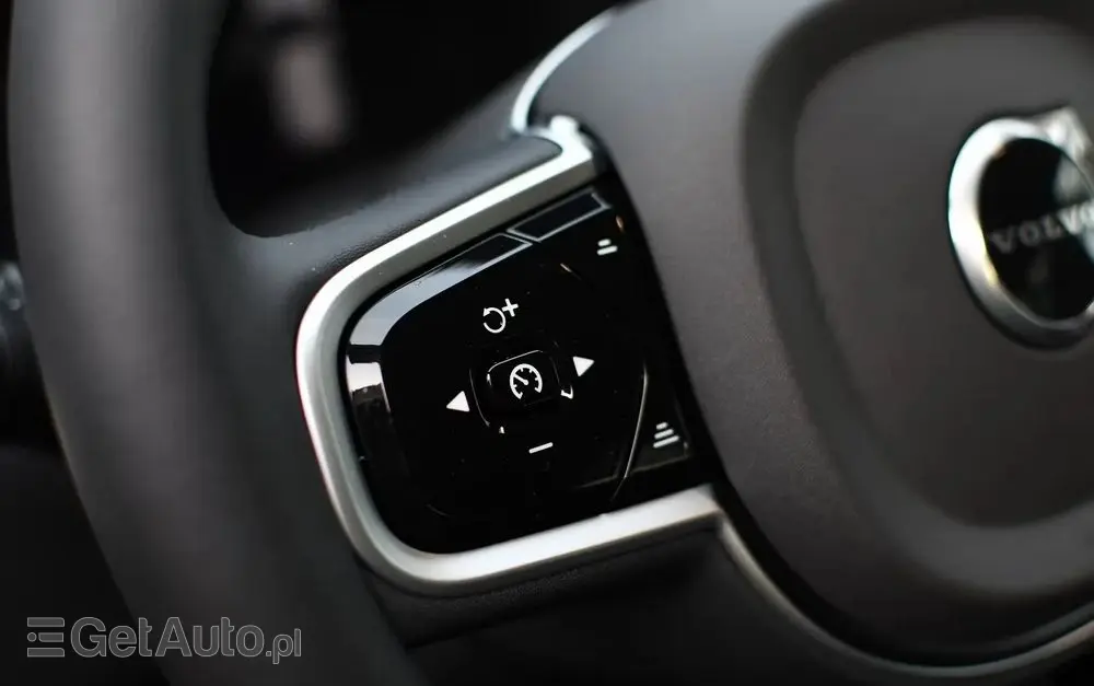 VOLVO XC 60 B5 B AWD Plus Black Edition