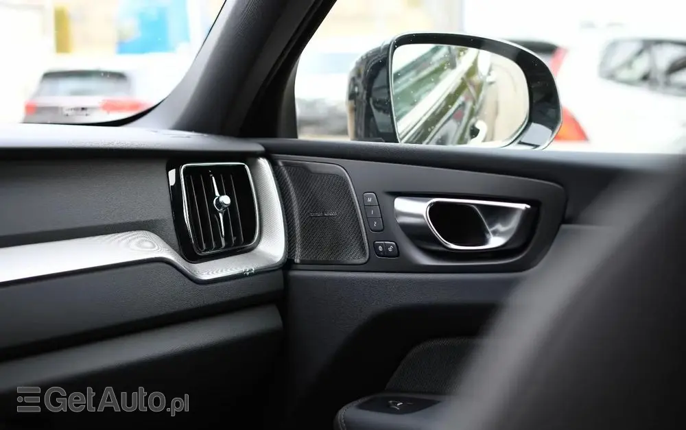 VOLVO XC 60 B5 B AWD Plus Black Edition