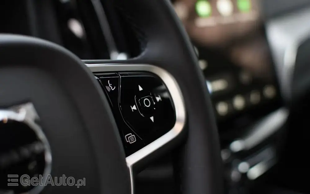 VOLVO XC 60 B5 B AWD Plus Black Edition