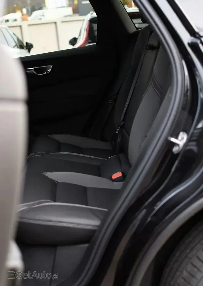 VOLVO XC 60 B5 B AWD Plus Black Edition