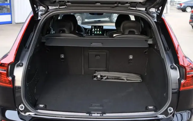 VOLVO XC 60 B5 B AWD Plus Black Edition