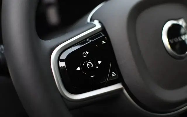 VOLVO XC 60 B5 B AWD Plus Black Edition