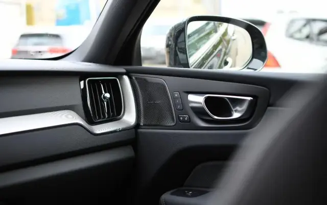 VOLVO XC 60 B5 B AWD Plus Black Edition