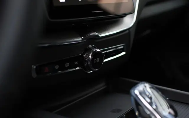 VOLVO XC 60 B5 B AWD Plus Black Edition