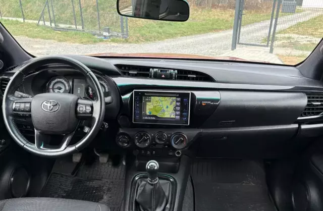 TOYOTA Hilux 