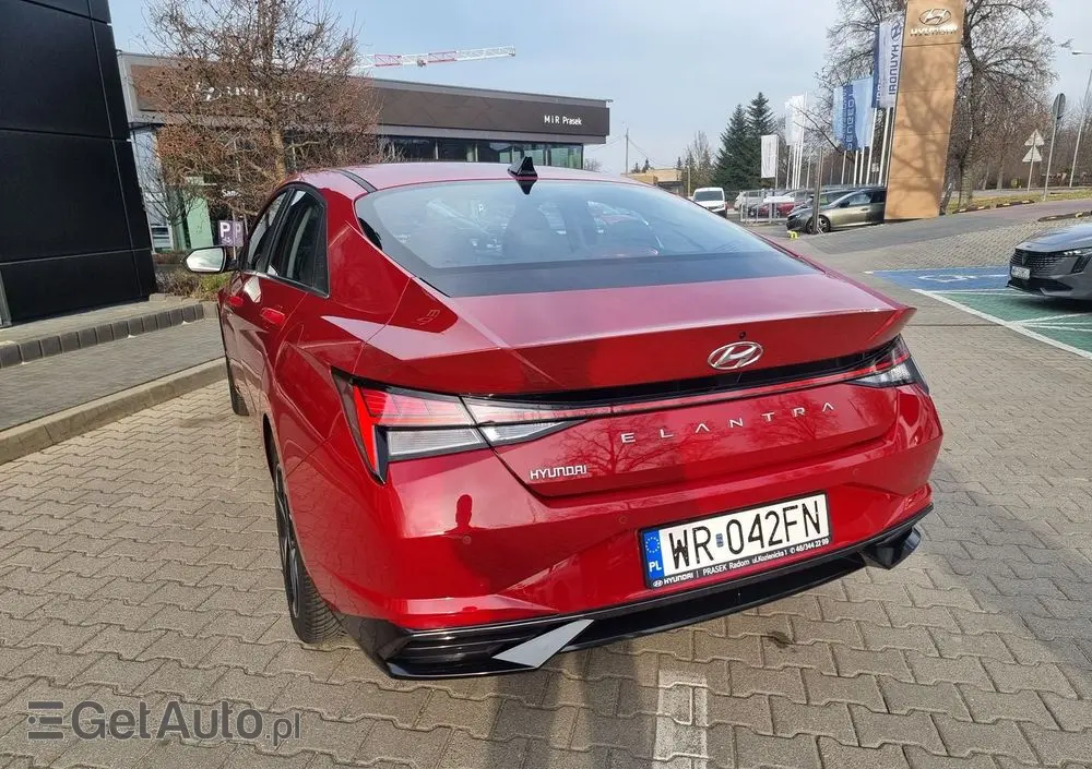 HYUNDAI Elantra 1.6 Smart