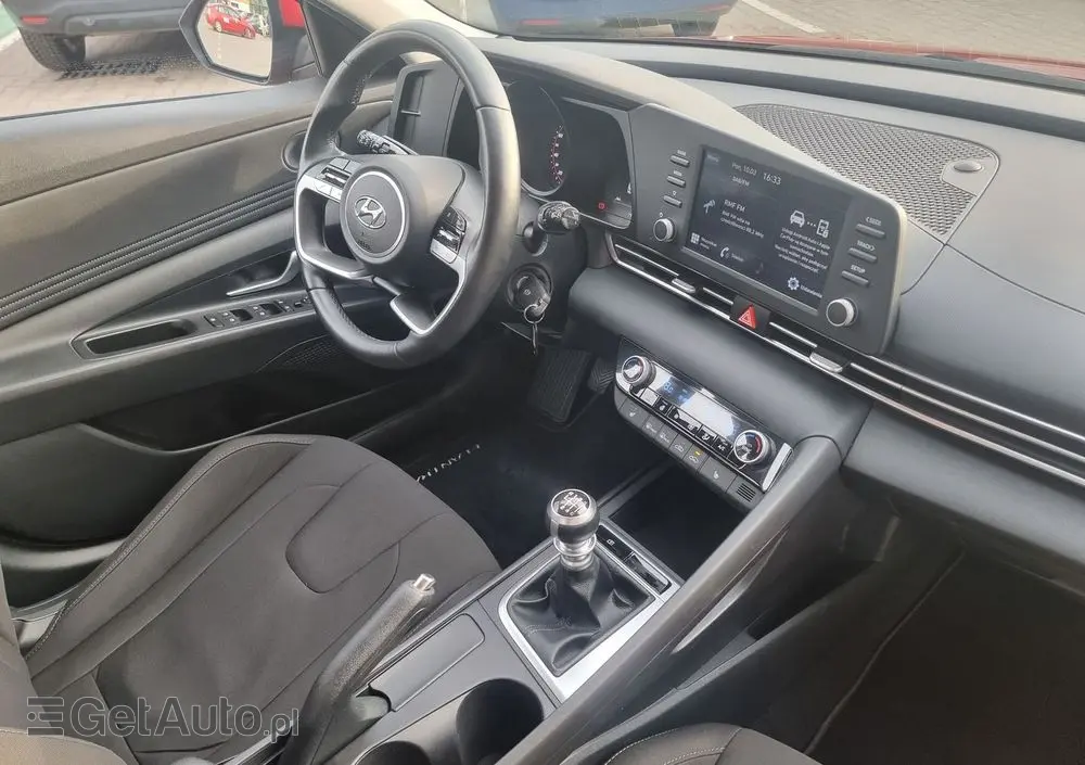 HYUNDAI Elantra 1.6 Smart