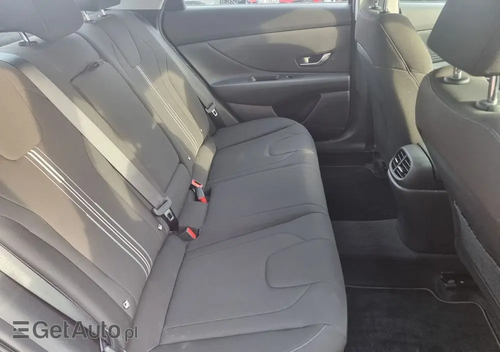 HYUNDAI Elantra 1.6 Smart