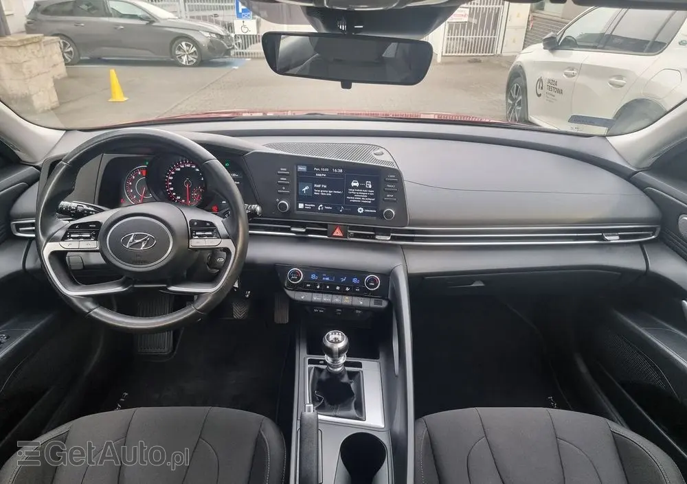 HYUNDAI Elantra 1.6 Smart