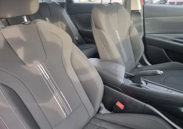 HYUNDAI Elantra 1.6 Smart