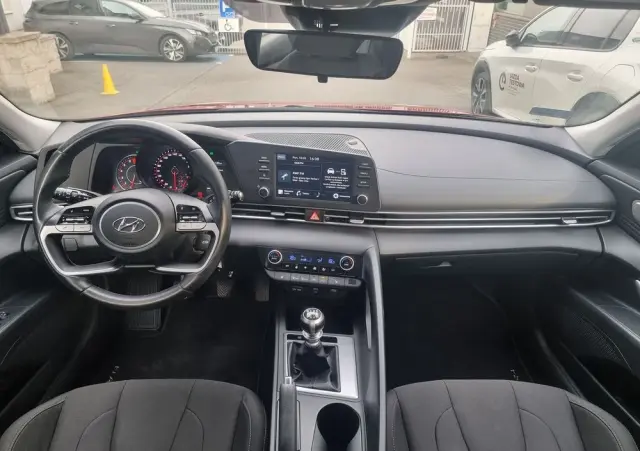 HYUNDAI Elantra 1.6 Smart