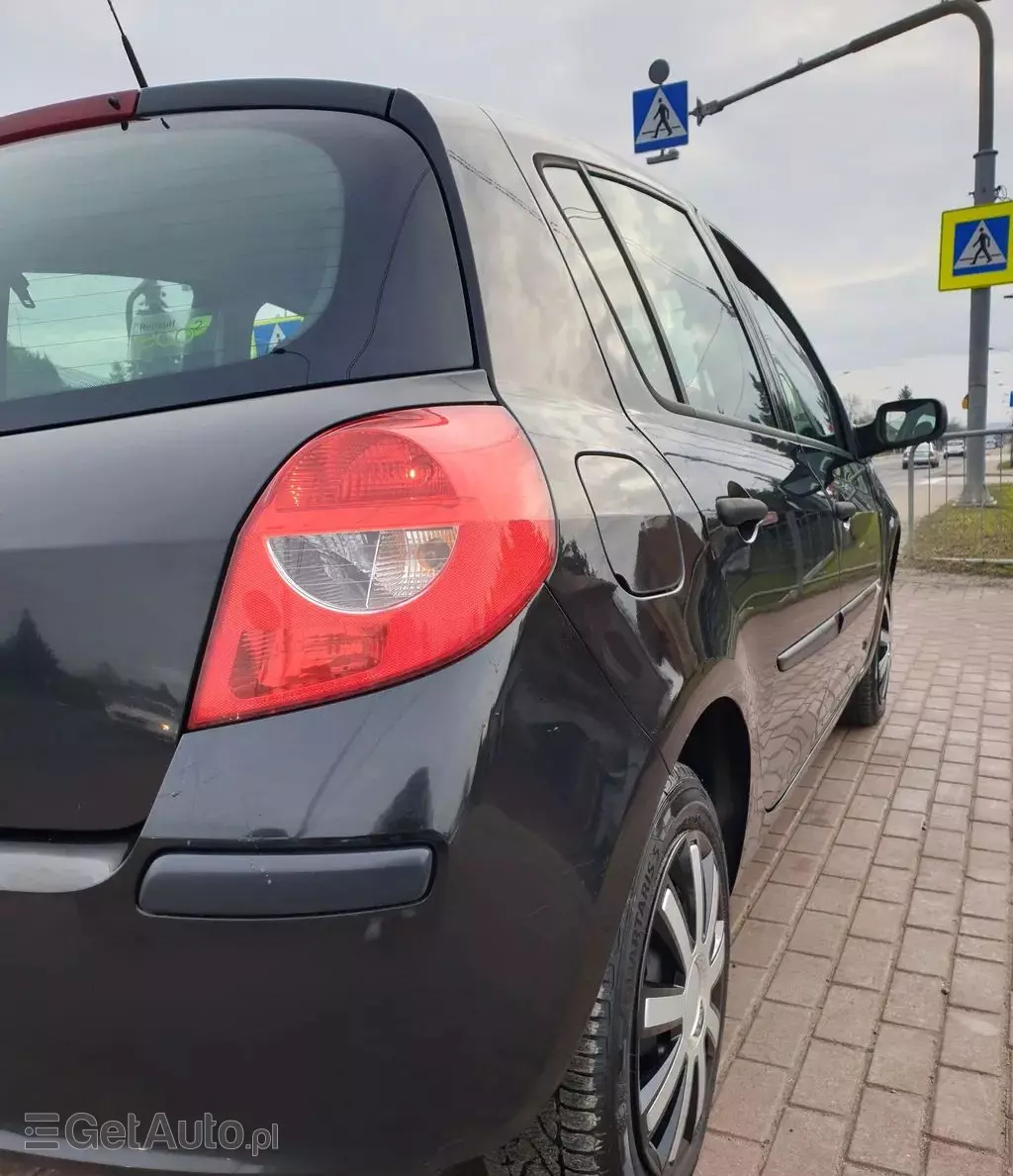 RENAULT Clio 