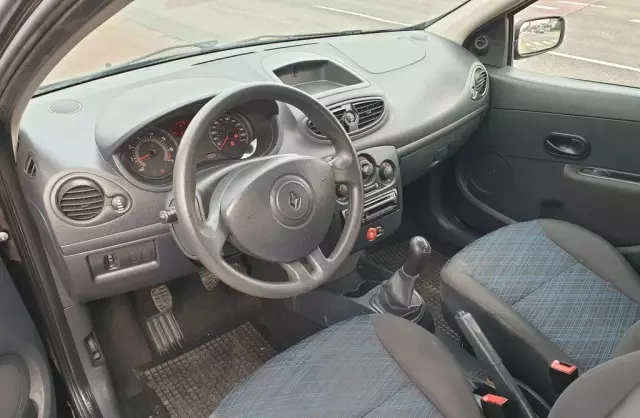 RENAULT Clio 