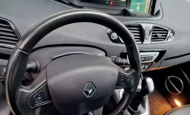 RENAULT Grand Scenic 