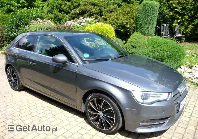 AUDI A3 3-drzwiowe 1.6 TDI clean diesel Attraction S tronic