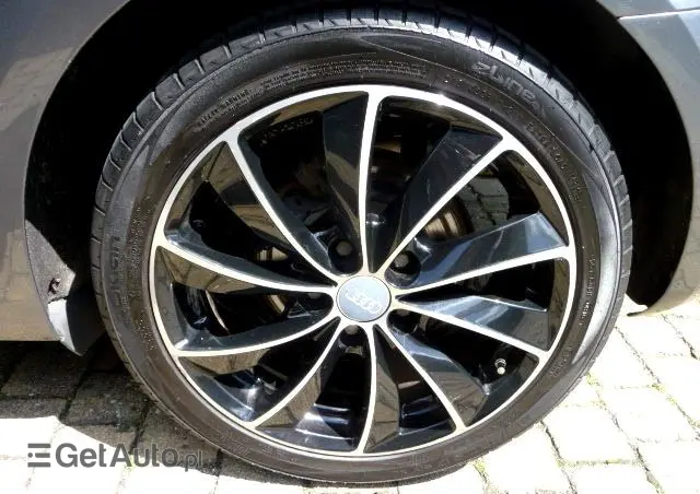 AUDI A3 3-drzwiowe 1.6 TDI clean diesel Attraction S tronic