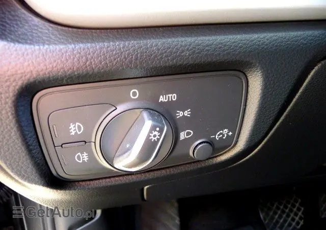 AUDI A3 3-drzwiowe 1.6 TDI clean diesel Attraction S tronic