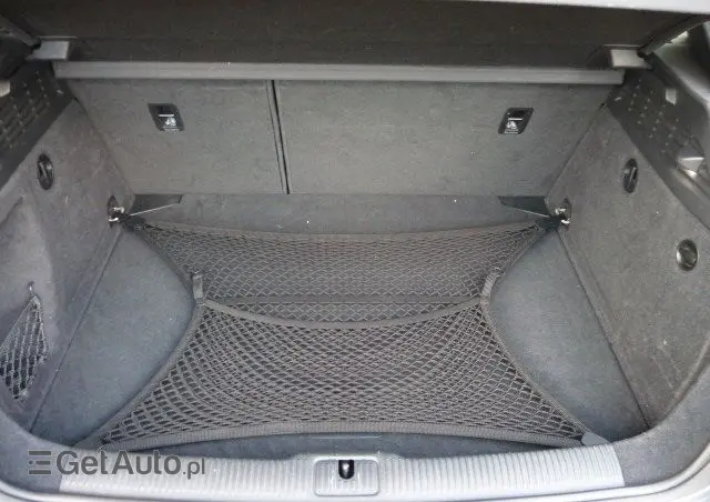 AUDI A3 3-drzwiowe 1.6 TDI clean diesel Attraction S tronic