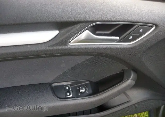 AUDI A3 3-drzwiowe 1.6 TDI clean diesel Attraction S tronic