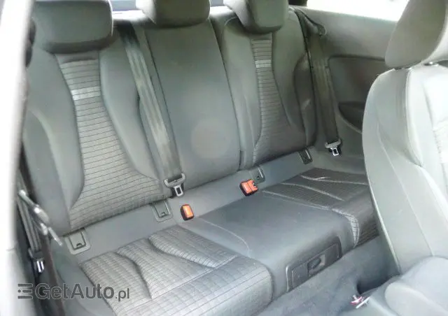 AUDI A3 3-drzwiowe 1.6 TDI clean diesel Attraction S tronic