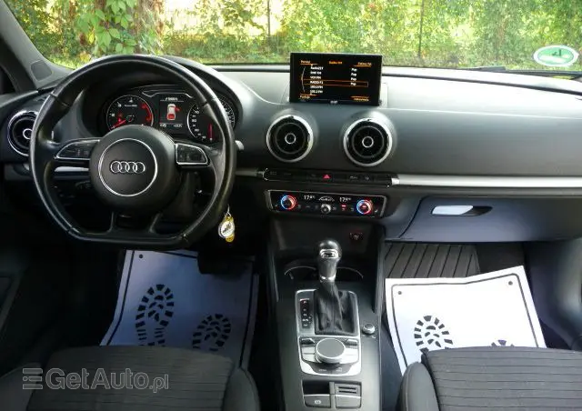 AUDI A3 3-drzwiowe 1.6 TDI clean diesel Attraction S tronic