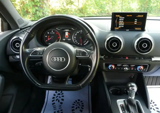 AUDI A3 3-drzwiowe 1.6 TDI clean diesel Attraction S tronic