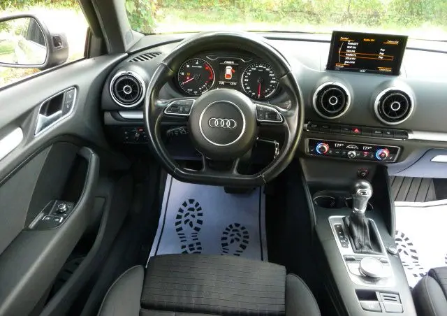 AUDI A3 3-drzwiowe 1.6 TDI clean diesel Attraction S tronic