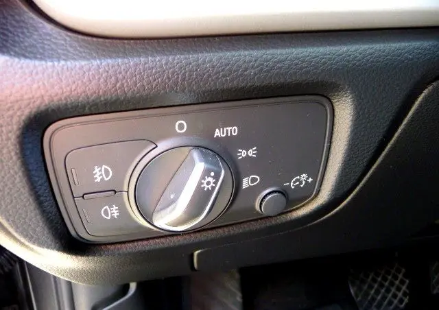 AUDI A3 3-drzwiowe 1.6 TDI clean diesel Attraction S tronic