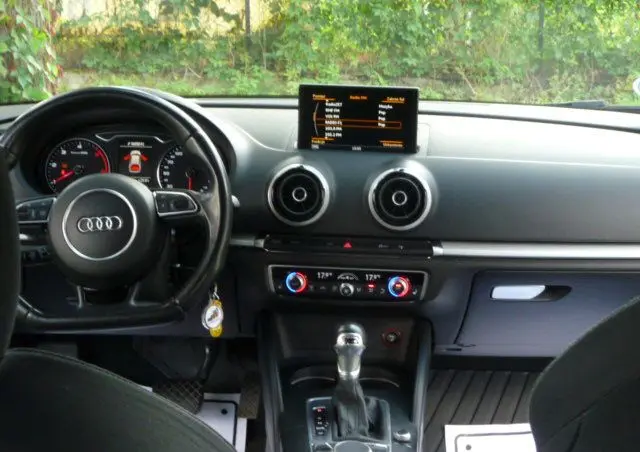 AUDI A3 3-drzwiowe 1.6 TDI clean diesel Attraction S tronic