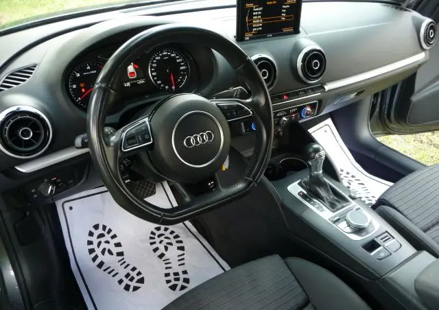 AUDI A3 3-drzwiowe 1.6 TDI clean diesel Attraction S tronic