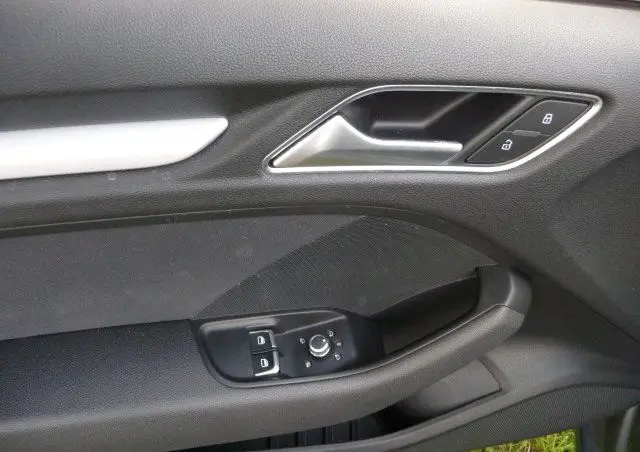 AUDI A3 3-drzwiowe 1.6 TDI clean diesel Attraction S tronic