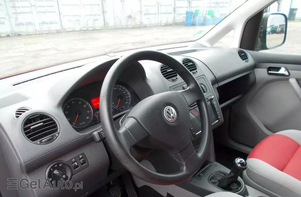 VOLKSWAGEN Caddy 
