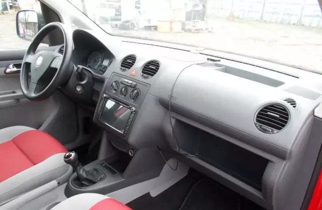 VOLKSWAGEN Caddy 